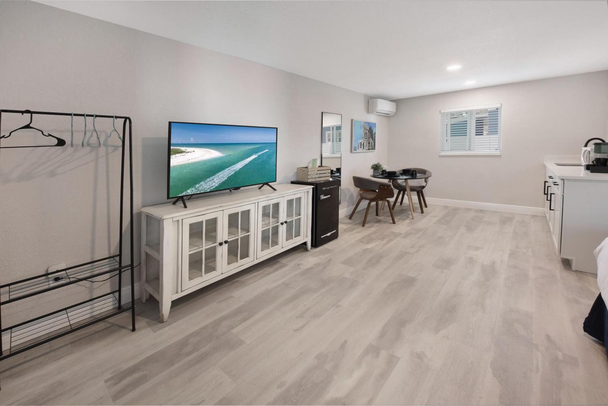 Palm Cove Motel เคลียร์วอเตอร์ ภายนอก รูปภาพ
