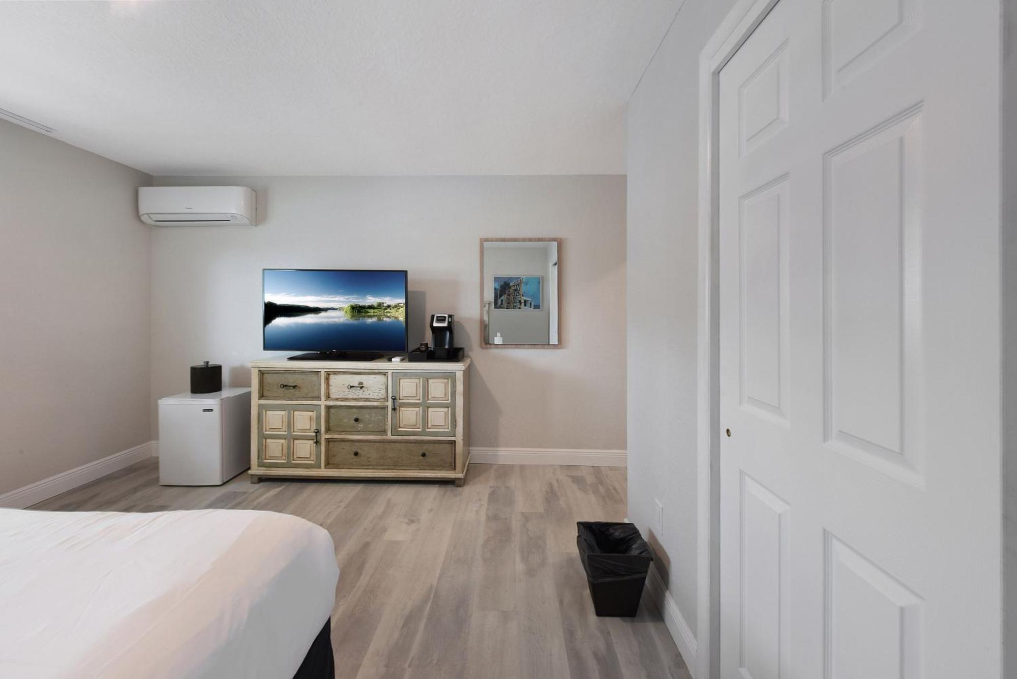 Palm Cove Motel เคลียร์วอเตอร์ ภายนอก รูปภาพ